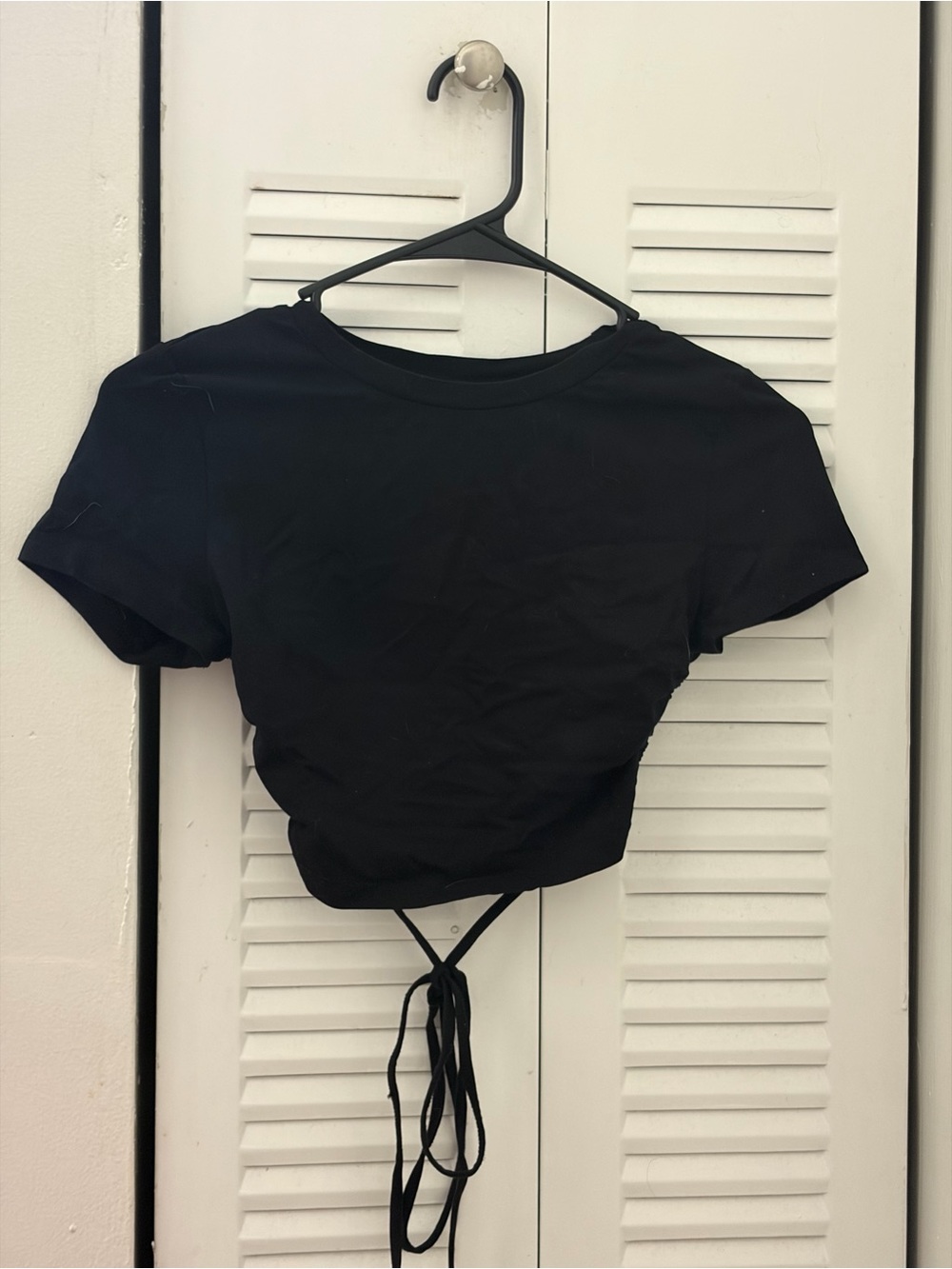 SHEIN Black Short Sleeve Tie-Back Crop Top